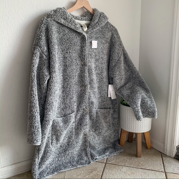 Jessica Simpson Other - Jessica Simpson Sherpa hooded robe pockets